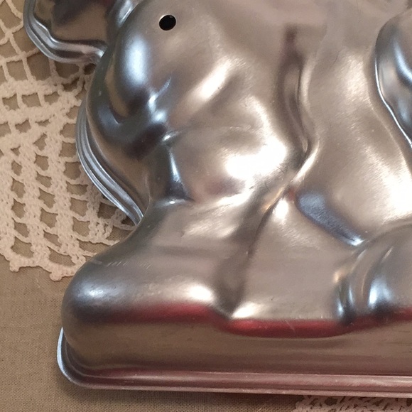 Vintage 3D Bunny Rabbit Cake Pan Mold - Picture 9 of 15